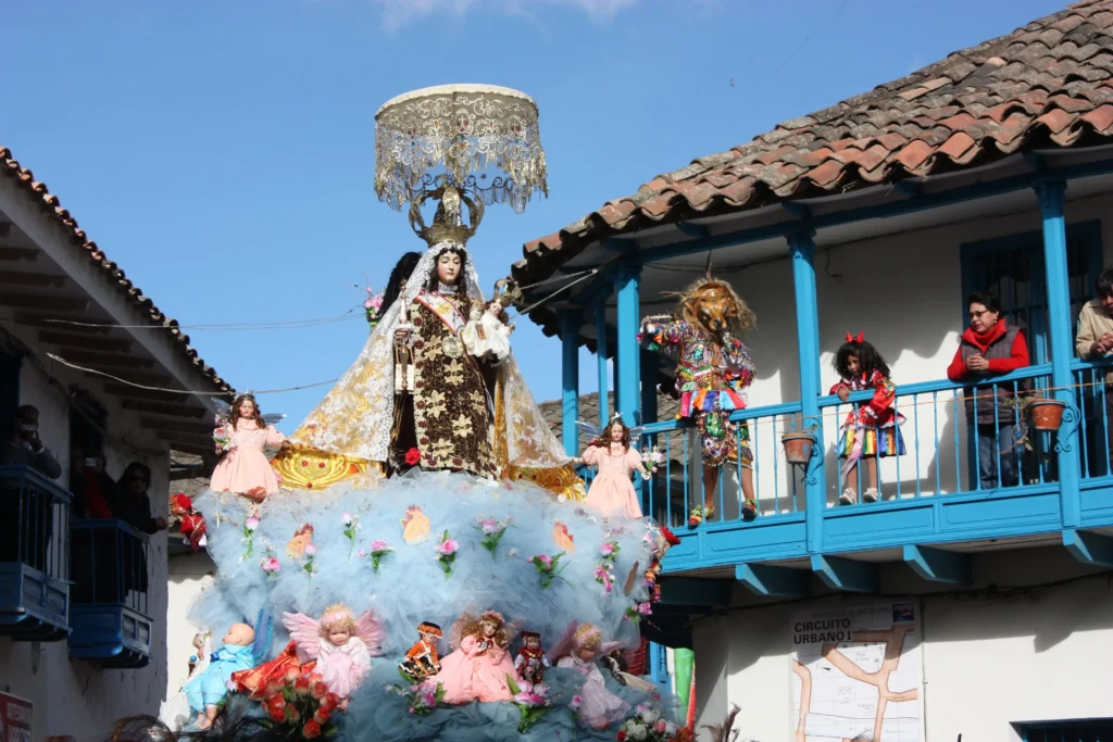 Celebración de la Fiesta de la Virgen del Carmen en Paucartambo